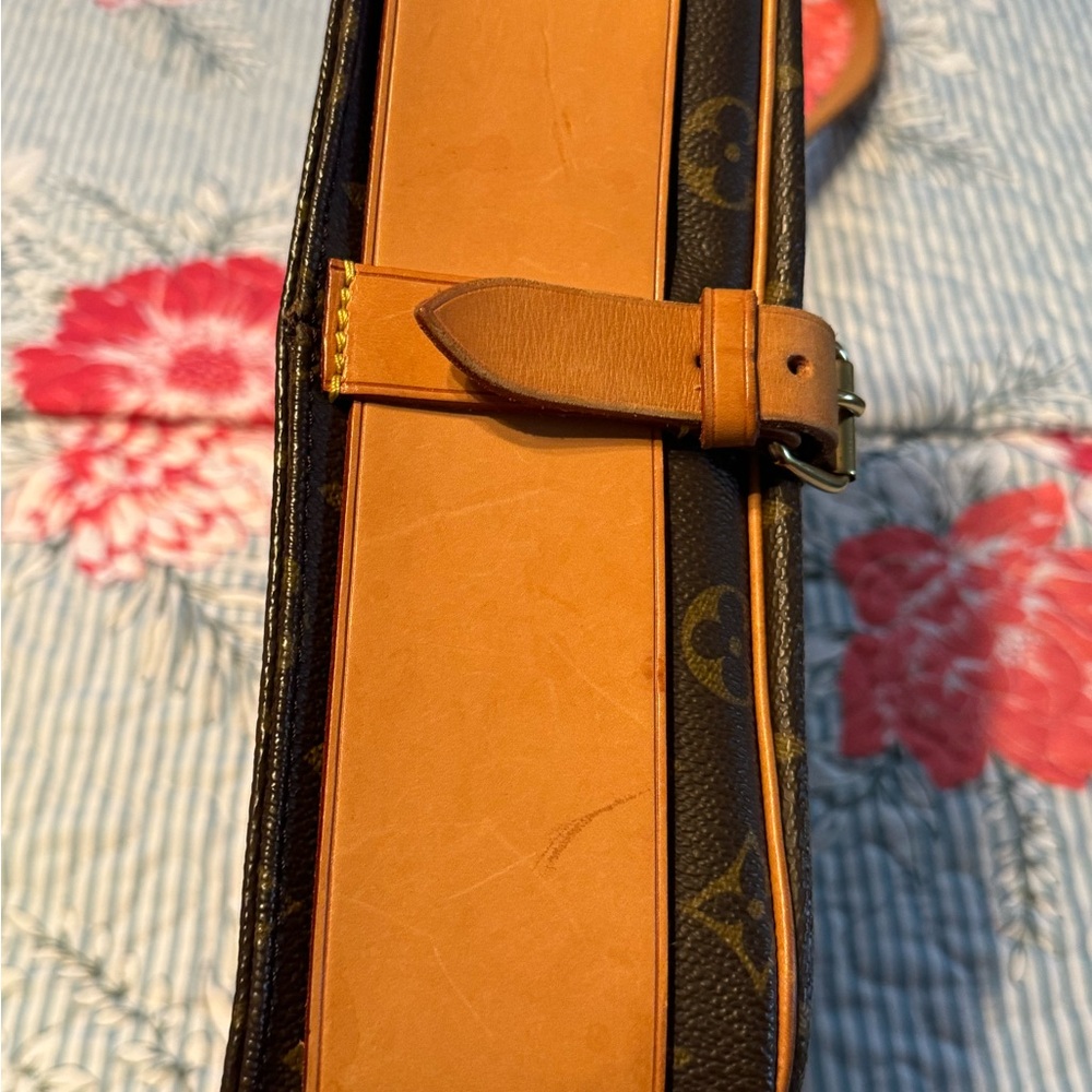 Louis Vuitton Brown Monogram Crossbody Bag with Tan Trim - Picture 4 of 11
